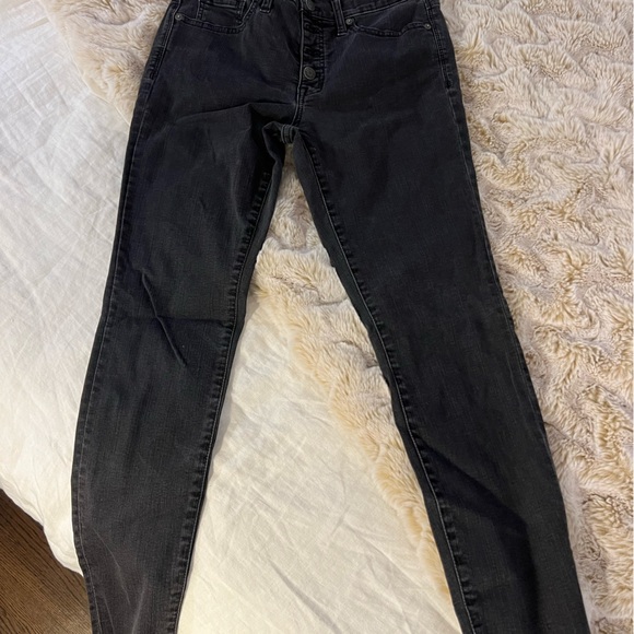 Madewell Black straight skinny jeans super comfortable and slightly high waisted - Picture 2 of 5